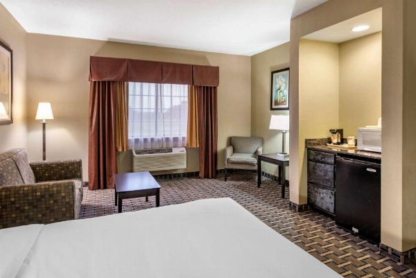 Comfort Suites image 16