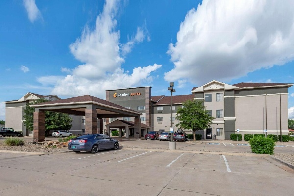 Comfort Suites image 2